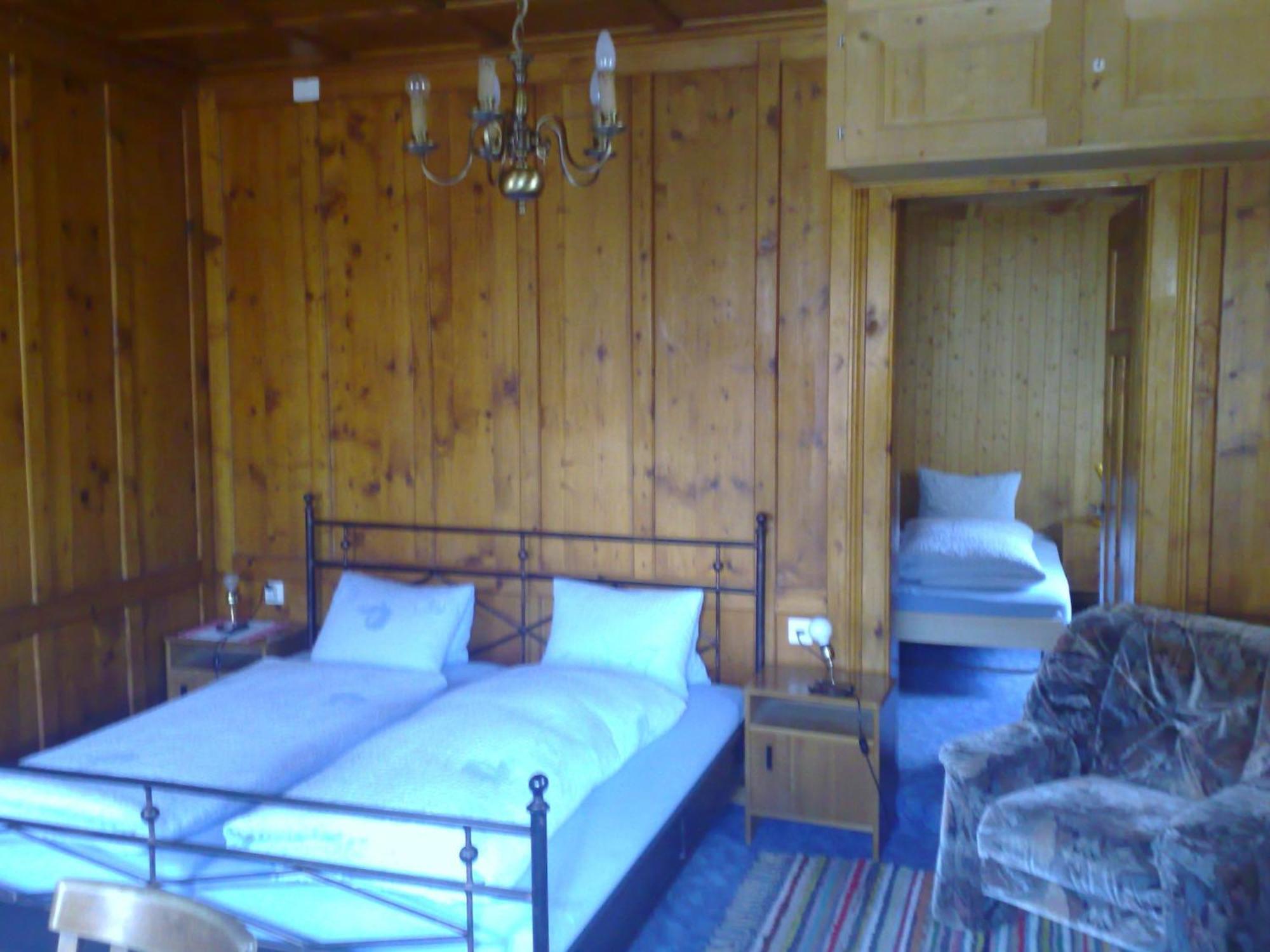 B&B Hotel & Appartements Chasa Valaer Скуоль Экстерьер фото